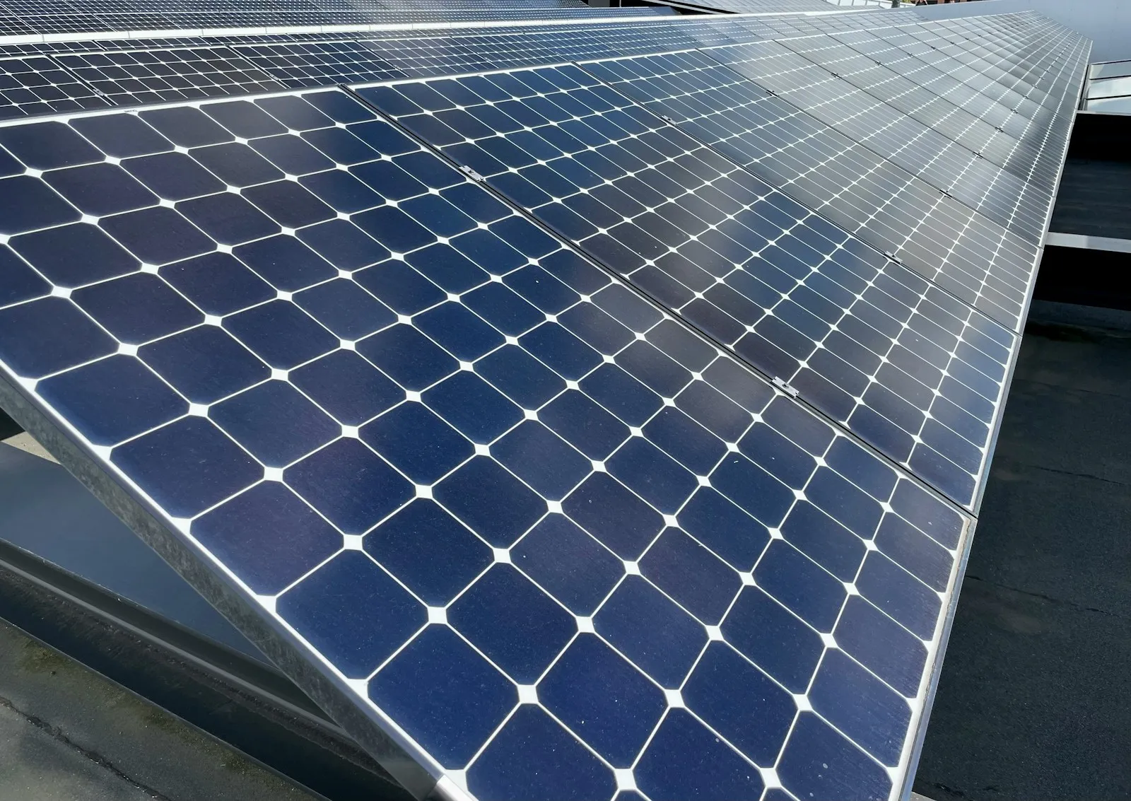 Zonnepanelen backsheet veroudering schade: gids