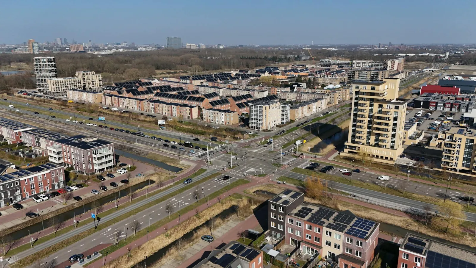 Zonnepanelen dakoriëntatie: opbrengst en levensduur